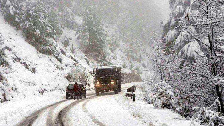J-K: Pir Panjal range receives fresh spell of snowfall, snow clearing operations underway on Mughal Road