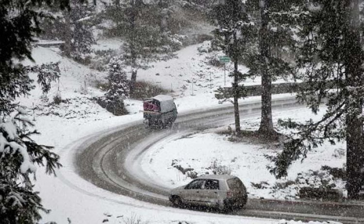 Fresh snowfall in higher reaches of Kashmir