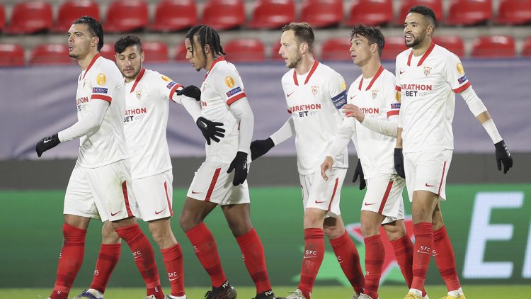 Sevilla wins last game to break club record for most points