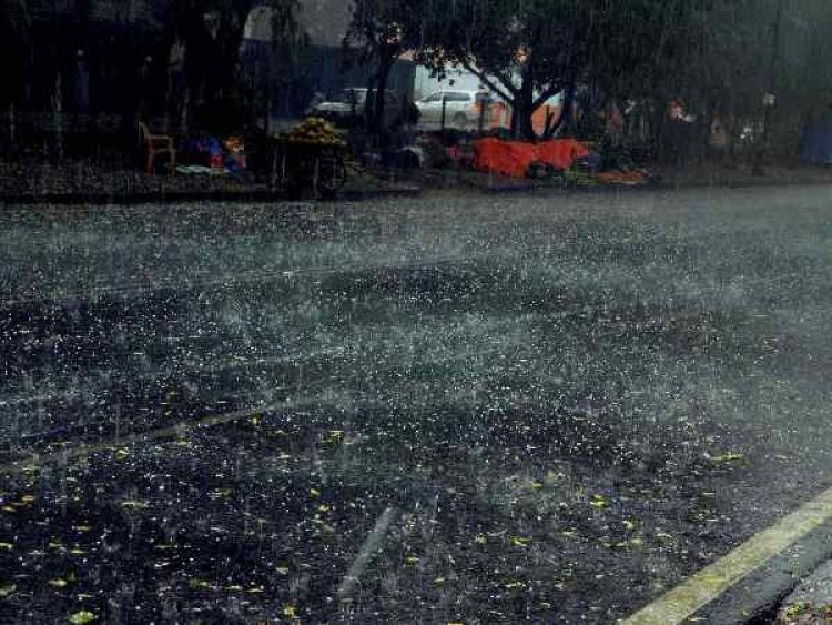 Mumbai receives mild pre-monsoon showers