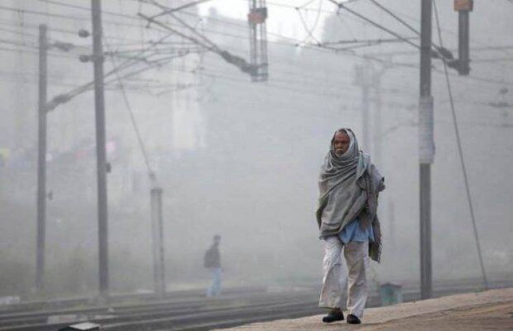 Delhi's minimum temperature settles at 6.9 deg C, air quality 'severe'