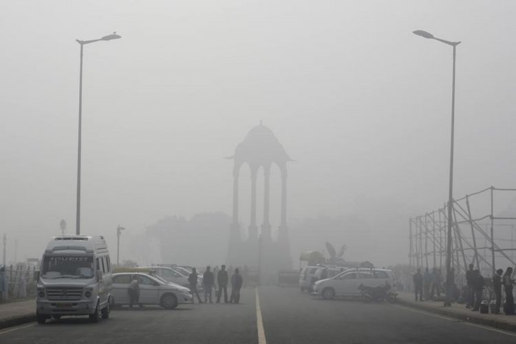 Clear skies in Delhi, minimum settles below normal