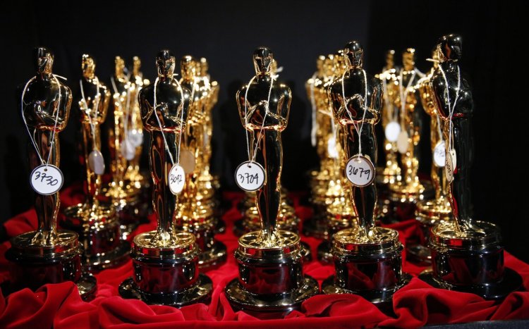 Oscars to present 8 awards before live telecast