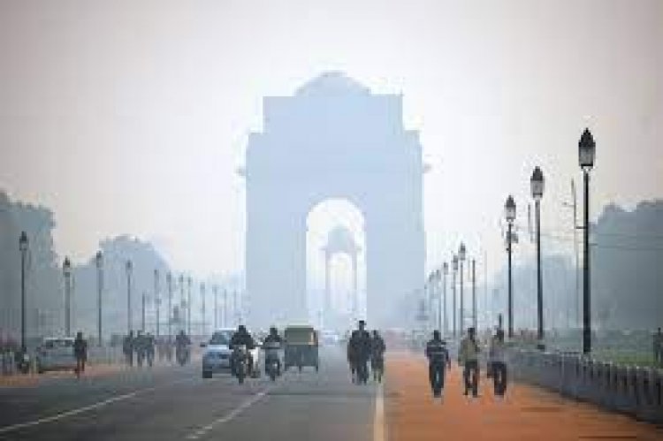 Warm morning in Delhi, air quality in moderate quality