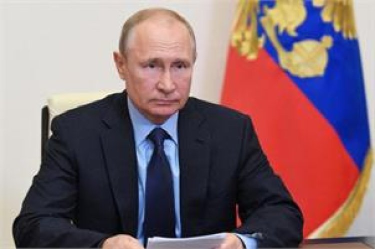 Ukraine crisis: President Putin visits Russia-occupied port city Mariupol
