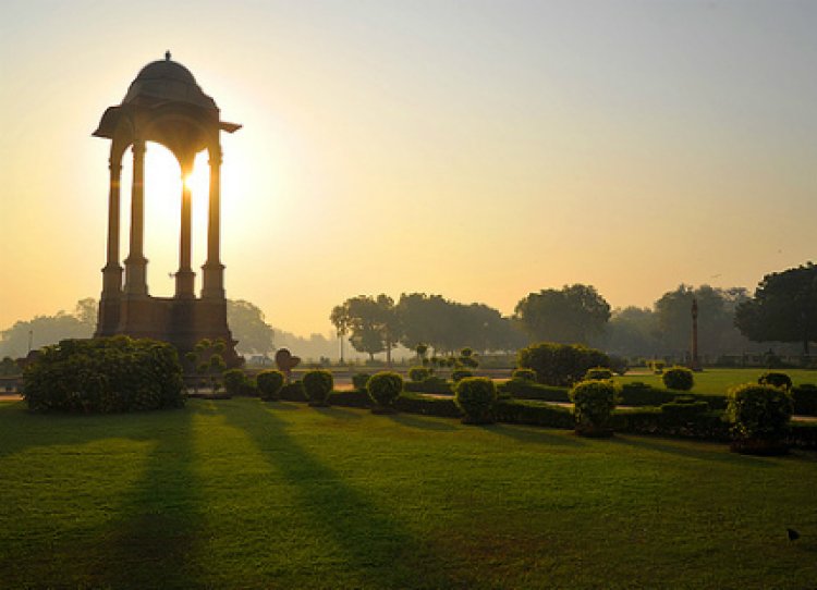 Sunny morning in Delhi, maximum temperature likely to hover around 32 deg C