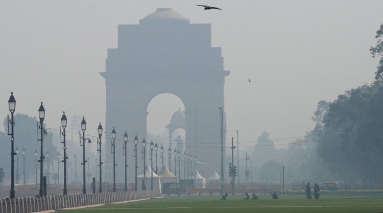 Delhi's air 'very poor' on morning after Diwali but relatively better than previous years