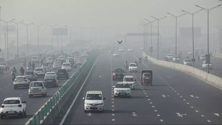 Delhi's air improves, but still 'poor'
