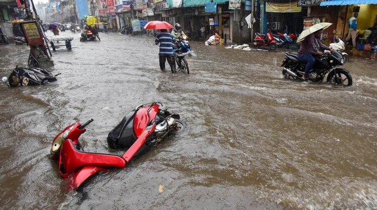 Rains lash Tamil Nadu, Chennai witnesses record showers