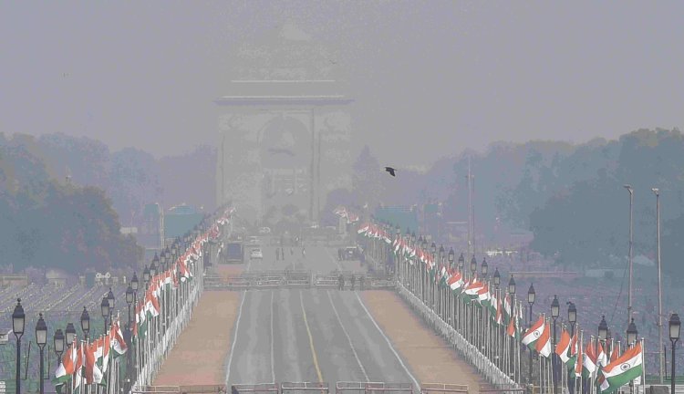Delhi's air quality in very poor category at 324; min temp settles at 7.6