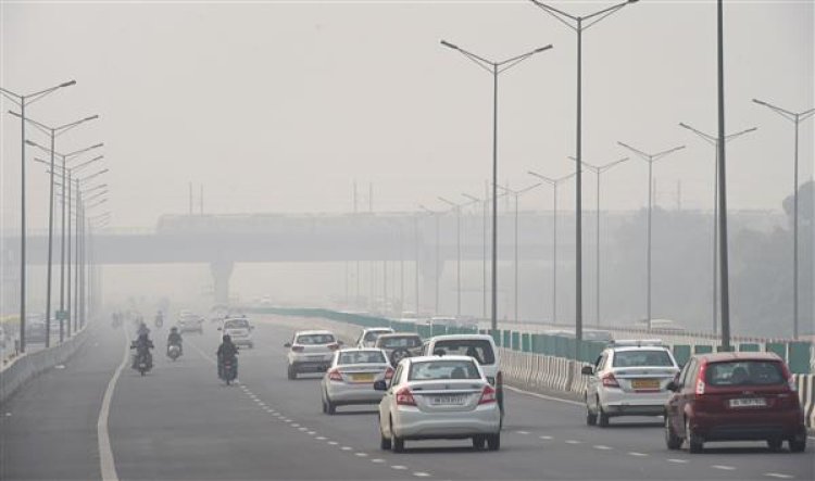 Delhi wakes up to cold morning with min temp of 6 deg C, 'poor' AQI