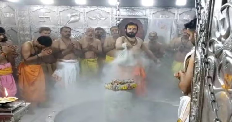 'Bhasma Aarti' performed in Mahakaleshwar Temple in Ujjain on fourth Monday of 'Sawan'