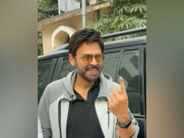 Hyderabad: Actor Venkatesh Daggubati casts his vote in Telangana Assembly polls
