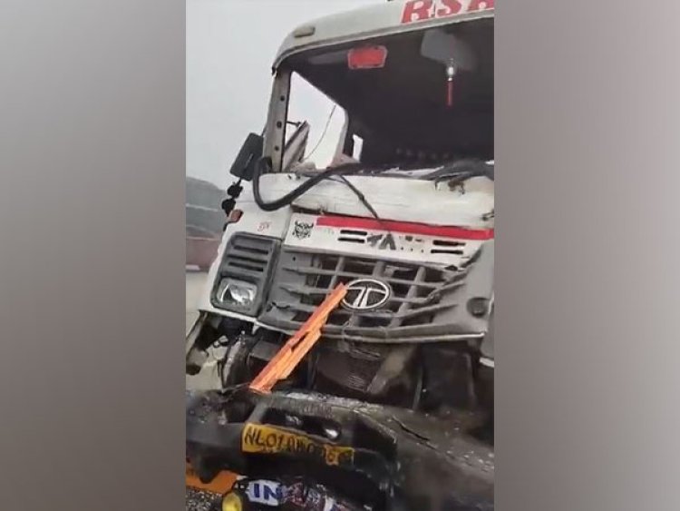 Uttar Pradesh: 1 killed, 7 injured as vehicles collide at Purvanchal Expressway due to dense fog