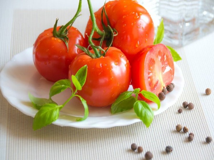 Tomato juice has antibacterial properties that can destroy salmonella: Study
