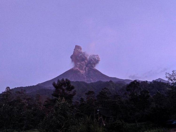 Over 11000 people evacuated as volcano erupts in northern Indonesia, air travel disrupted in region