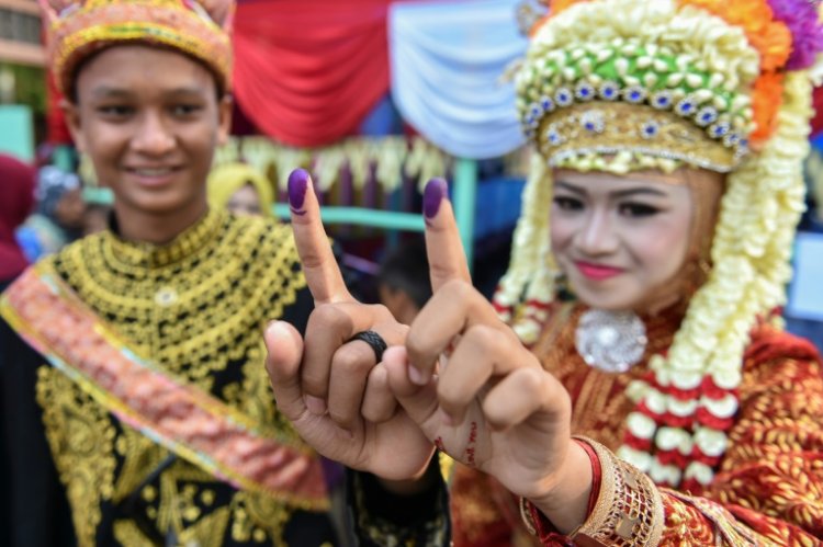 Indonesia polls close as 'everyman' president battles firebrand ex-general