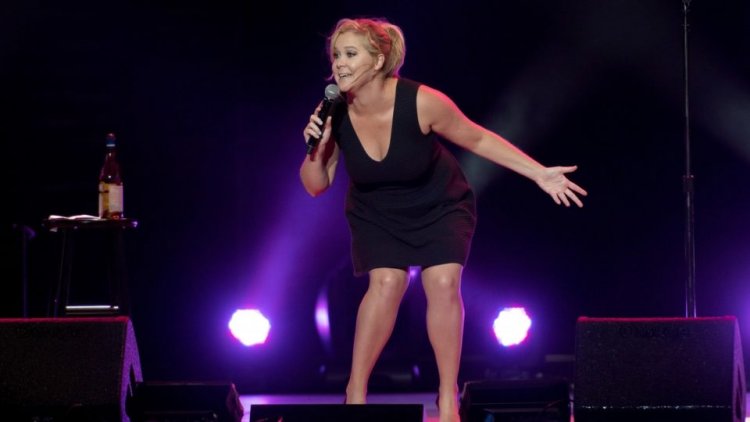 Amy Schumer returns to stand-up comedy
