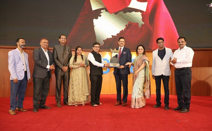 Masala King Dr. Dhananjay Datar and Vandana Datar Honoured With International MahaBrand Award