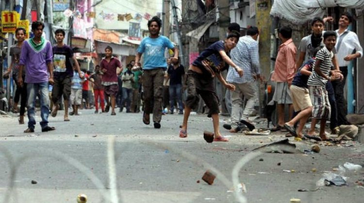 Six injured in stone-pelting during clash