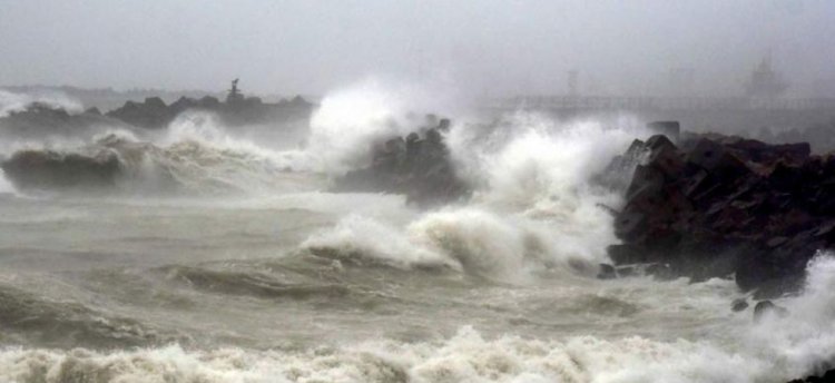 Cyclone Vayu turns "very severe", advances towards Gujarat