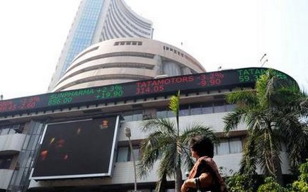 Sensex gains 130 pts; oil & gas, IT stocks save the day