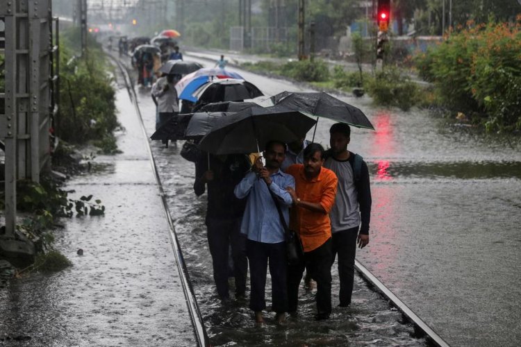Mumbai paralaysed after incessant rain; Maha toll rises to 35