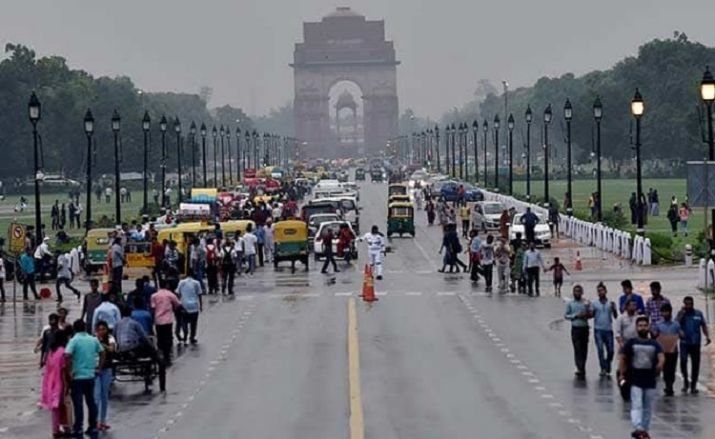 Sultry morning in Delhi, strong surface winds forecast