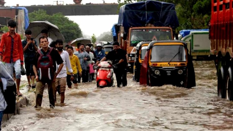 Heavy rains pound Mumbai; normal life, rail traffic hit hard