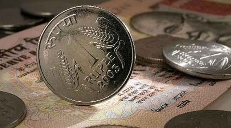 Rupee slips 12 paise to 70.93 vs USD in early trade
