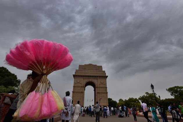 Cool cloudy morning in Delhi, light rain expected