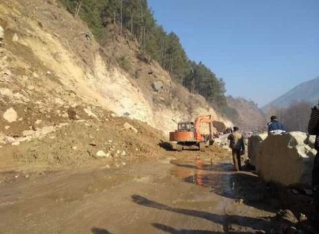Fresh landslides block Manali-Leh Highway
