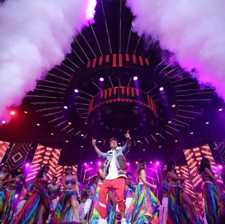 Jassie Gill impresses audience with his sparkling performance at IIFA Rocks