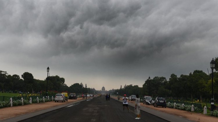 Cloudy skies, possibility of rain in Delhi