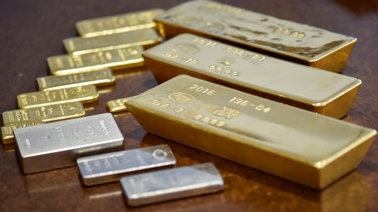 Gold, silver plunges on weak global trend