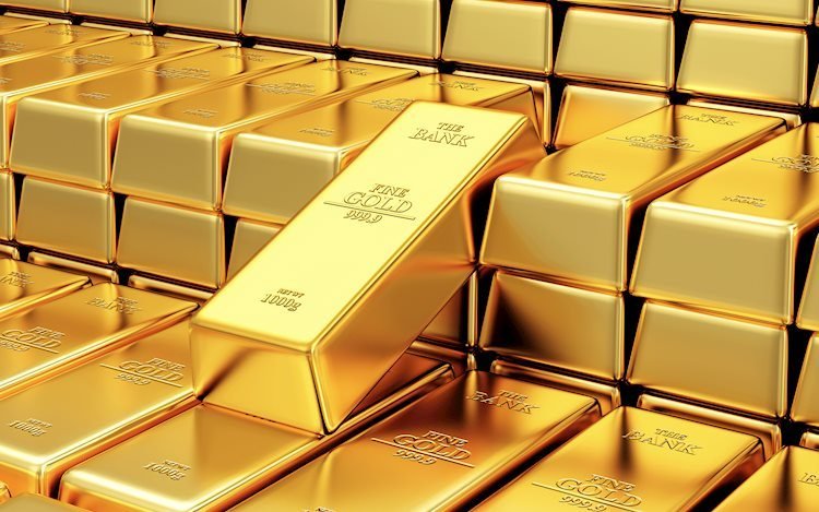 Gold slips to Rs 37,734 per 10 gm on profit booking