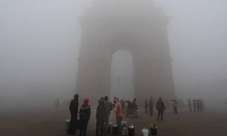 Dense fog wraps Delhi, maximum temperature expected around 18 degrees Celsius