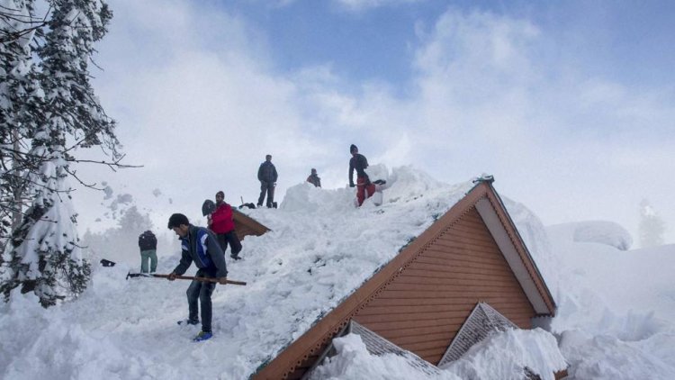 Kashmir Valley, Ladakh shiver at sub-zero temperatures
