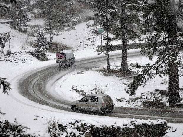 Jammu-Srinagar national highway closed due to snow, 4,500 vehicles stranded