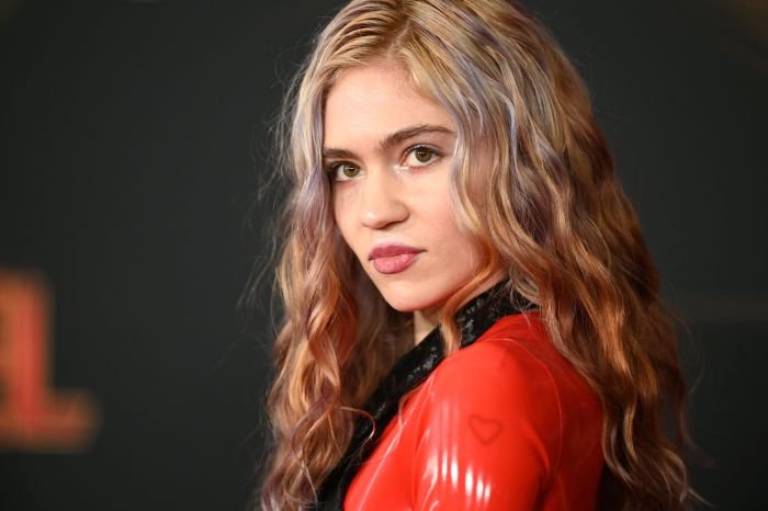 Elon Musk's girlfriend, singer Grimes contracts COVID-19