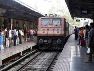 Two lovers end lives by jumping in front of train in UP